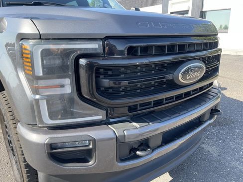 Used 2022 Ford F250 Lariat w/ Black Appearance Pkg image 14