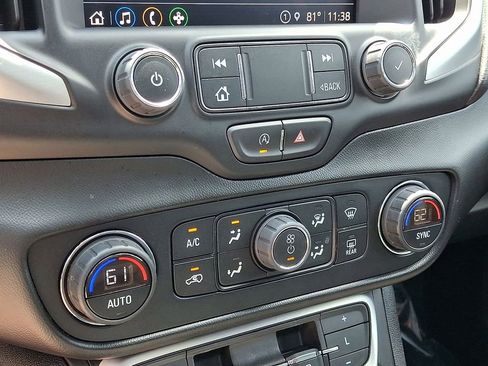 Used 2022 GMC Terrain SLT FWD image 16