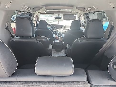 Used 2017 Toyota Sienna SE Premium FWD image 11