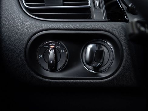 Certified 2023 Porsche Macan AWD/4WD image 17