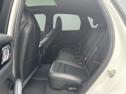 Used 2023 Porsche Cayenne Base image 30