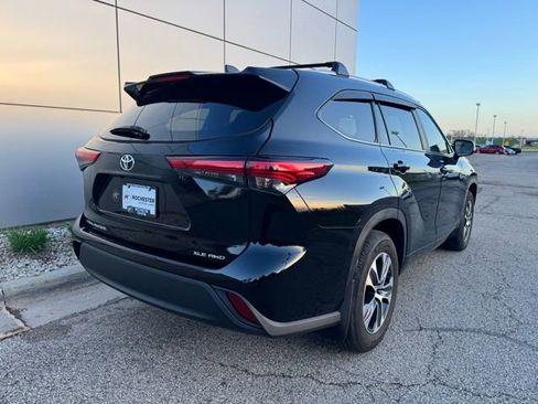 Used 2023 Toyota Highlander XLE AWD/4WD image 40