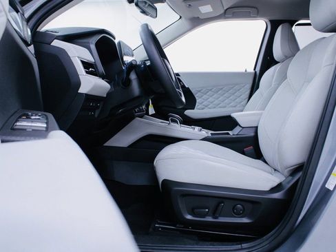 Used 2023 Mitsubishi Outlander SEL image 4