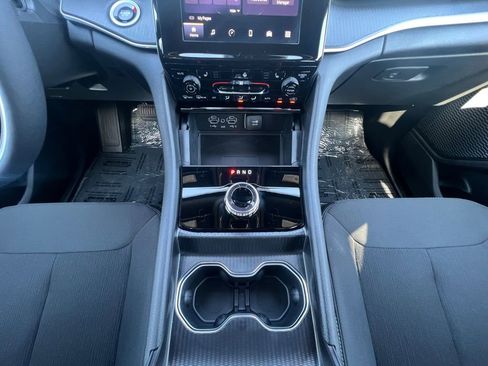 New 2026 Jeep Grand Cherokee Laredo image 3