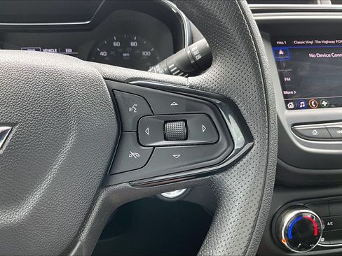 Used 2023 Chevrolet TrailBlazer LT FWD image 11