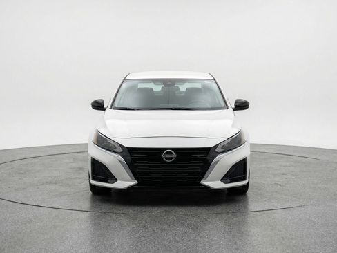 Used 2025 Nissan Altima 2.5 SV image 2