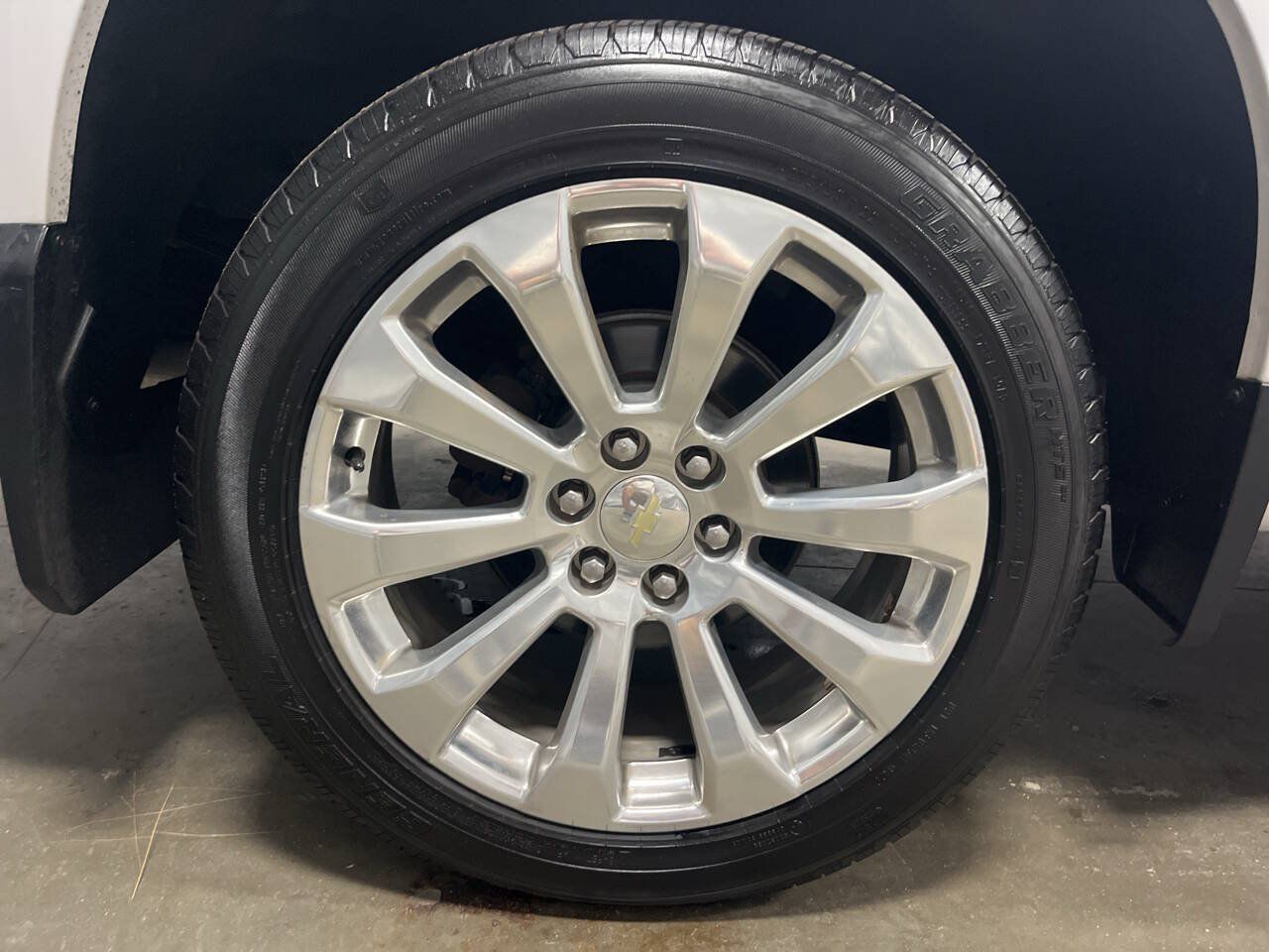 Used 2019 Chevrolet Silverado 1500 High Country w/ Technology Package AWD/4WD image 7