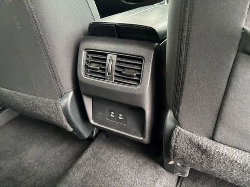 Used 2025 Nissan Rogue SV image 23