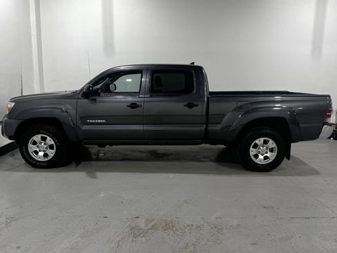Used 2015 Toyota Tacoma SR5 w/ SR5 Package image 14