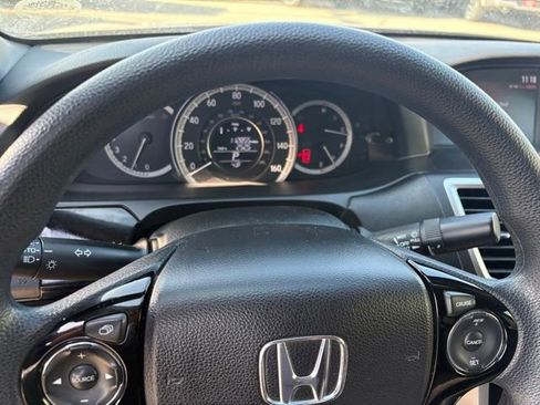 Used 2017 Honda Accord LX image 12