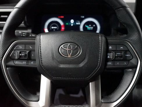 Certified 2025 Toyota Tacoma TRD Off-Road AWD/4WD image 13