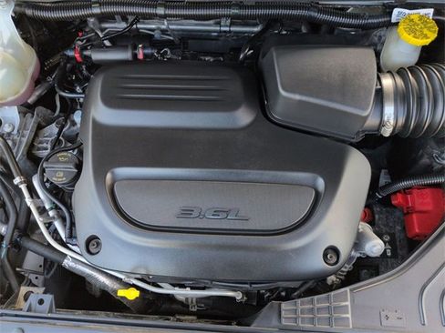 Certified 2024 Chrysler Pacifica Touring-L image 31