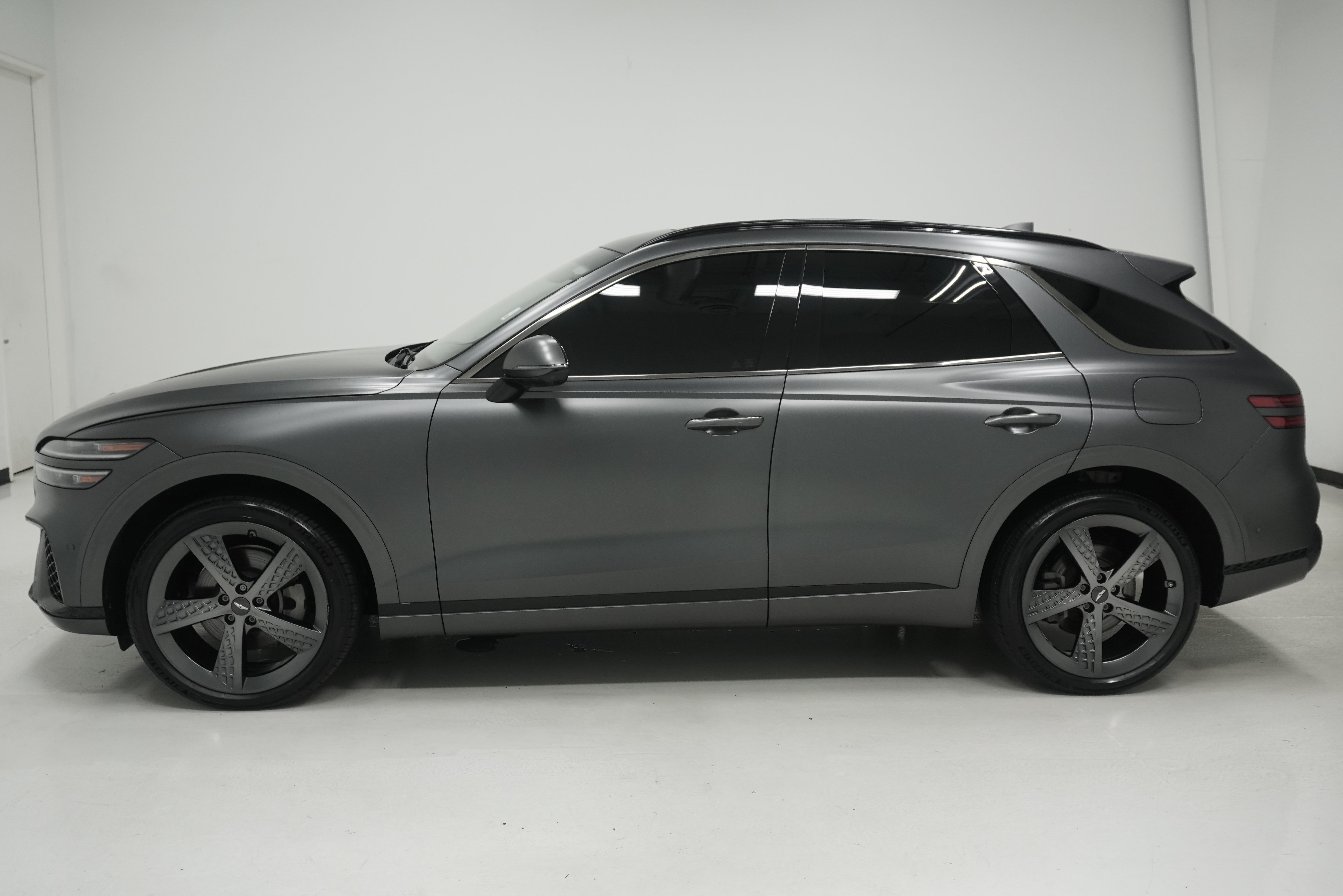 Used 2022 Genesis GV70 2.5T w/ Sport Prestige Package AWD/4WD image 7