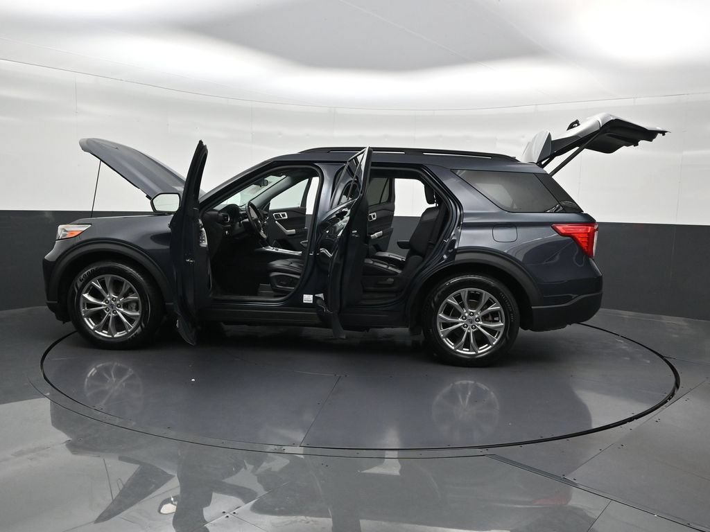 Used 2022 Ford Explorer XLT w/ Equipment Group 202A RWD image 28