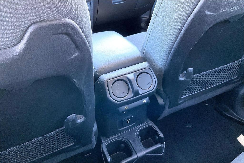 Certified 2025 Jeep Wrangler Unlimited Rubicon w/ Convenience Group AWD/4WD image 20