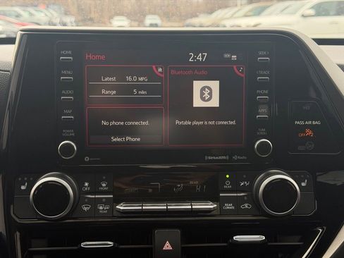 Used 2021 Toyota Highlander XLE image 29