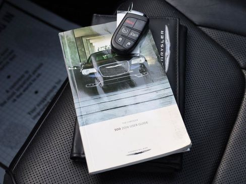 Used 2016 Chrysler 300 C RWD image 13
