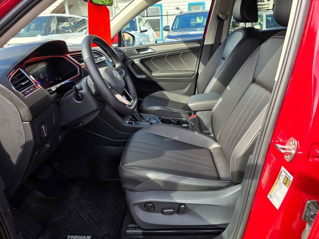 Used 2024 Volkswagen Tiguan SE AWD/4WD image 20