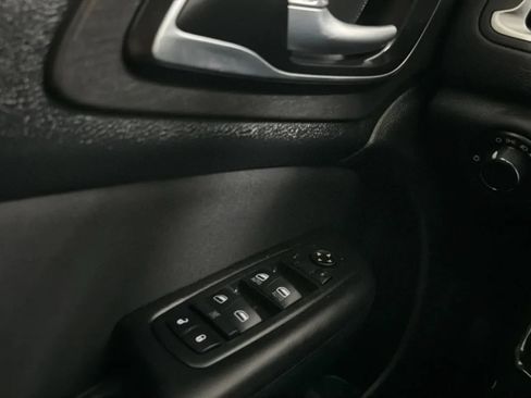 Used 2016 Chrysler 200 Limited FWD image 15