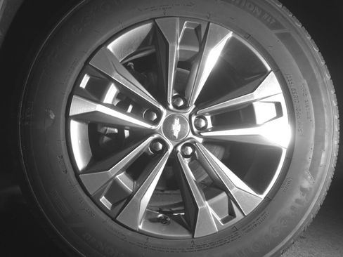 Used 2025 Chevrolet Equinox LT FWD image 12