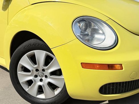 Used 2007 Volkswagen Beetle Convertible w/ Package 1 FWD image 3