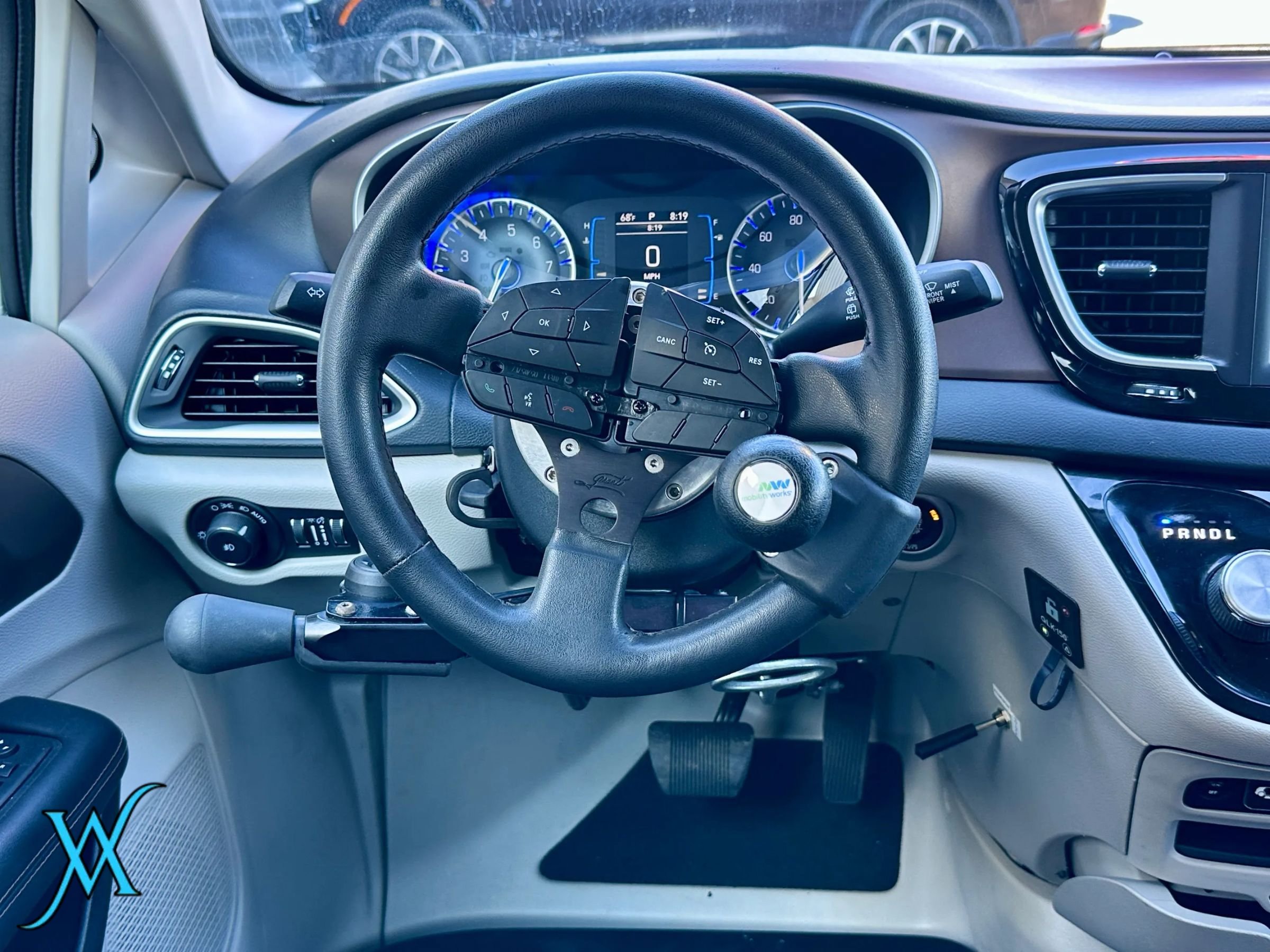 Used 2018 Chrysler Pacifica Touring Plus FWD image 22