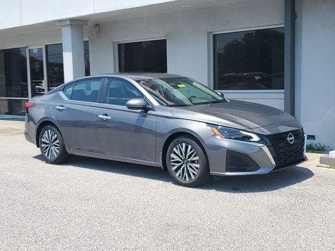New 2025 Nissan Altima 2.5 SV w/ SV Premium Package FWD image 22