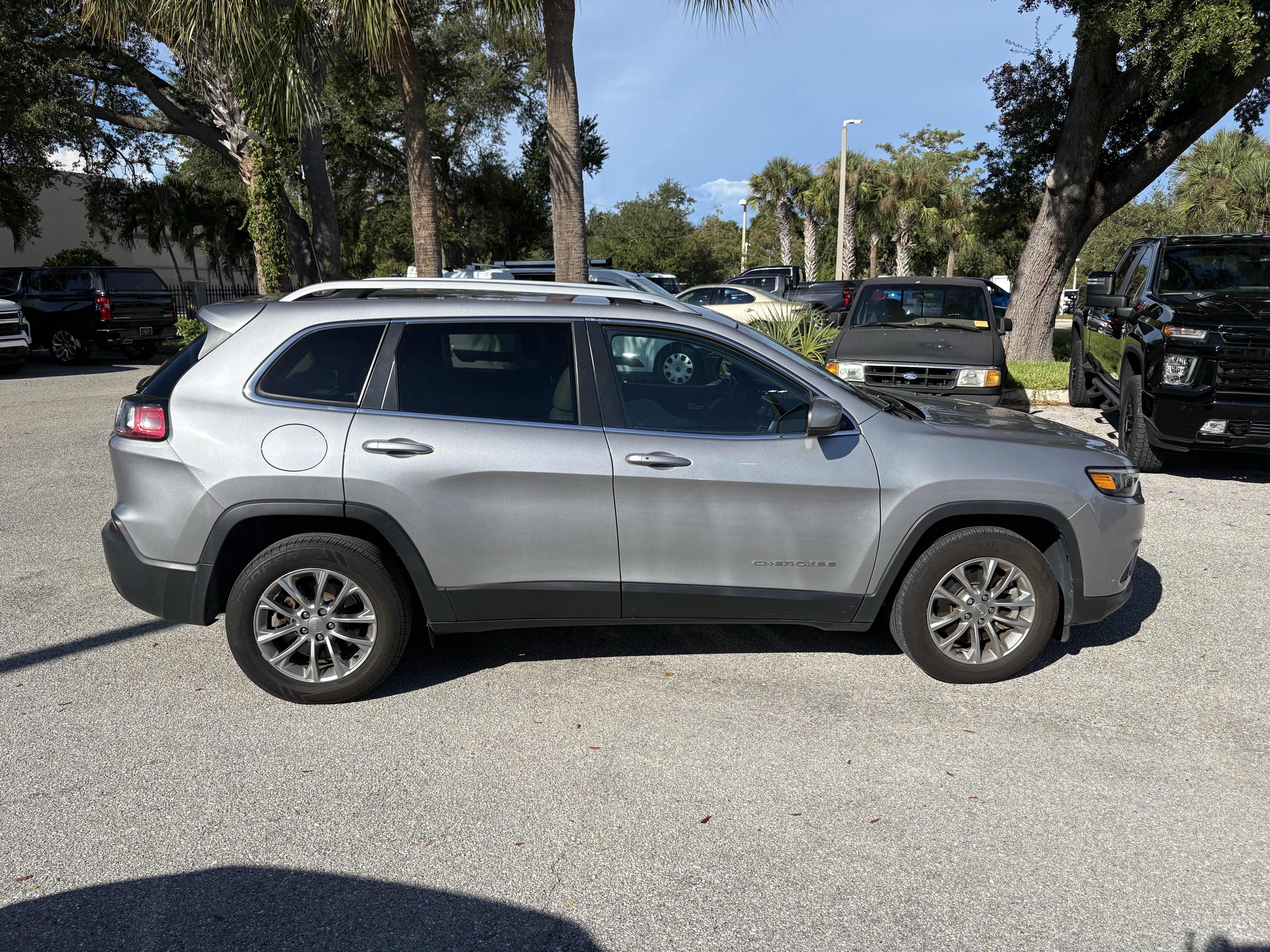Used 2021 Jeep Cherokee Latitude Lux FWD image 8