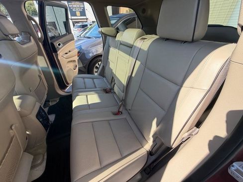 Used 2017 Jeep Grand Cherokee Overland RWD image 13