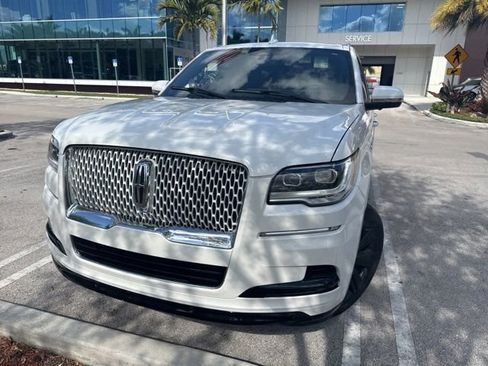 Used 2023 Lincoln Navigator Reserve w/ Monochromatic Package image 2