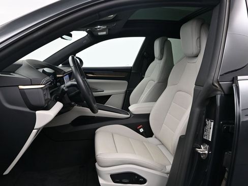 Used 2024 Porsche Macan 4 Electric image 5