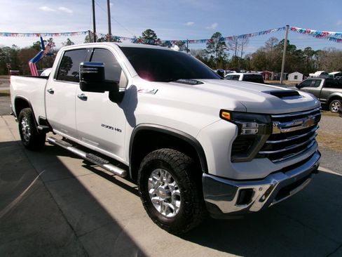 Used 2024 Chevrolet Silverado 2500 LTZ w/ LTZ Premium Package image 3