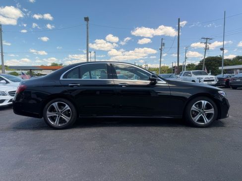 Used 2018 Mercedes-Benz E 300 4MATIC image 4