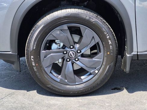 Certified 2026 Nissan Rogue SV FWD image 11