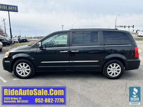 Used 2012 Chrysler Town & Country Touring-L w/ Entertainment Group #2 image 8