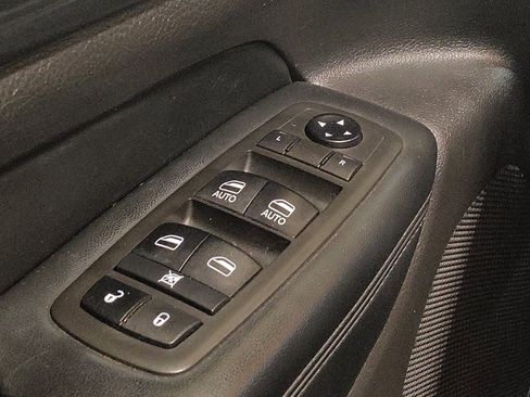 Used 2021 Jeep Grand Cherokee Laredo w/ Security & Convenience Group RWD image 27