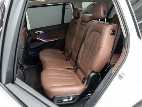 Used 2025 BMW X7 xDrive40i w/ Premium Package AWD/4WD image 18