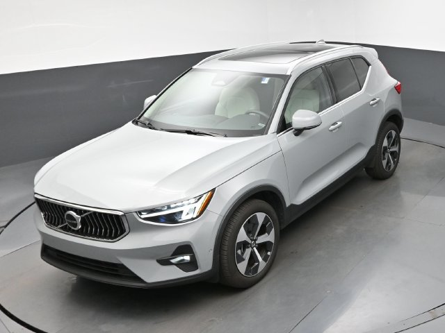 Used 2024 Volvo XC40 B5 Plus AWD/4WD image 19