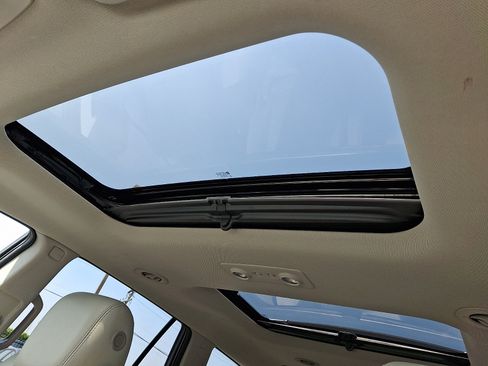 Used 2017 Buick Enclave Premium w/ Experience Buick Package FWD image 15
