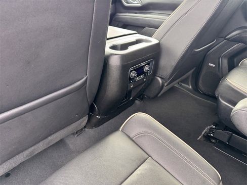 Used 2023 Chevrolet Suburban Premier image 10