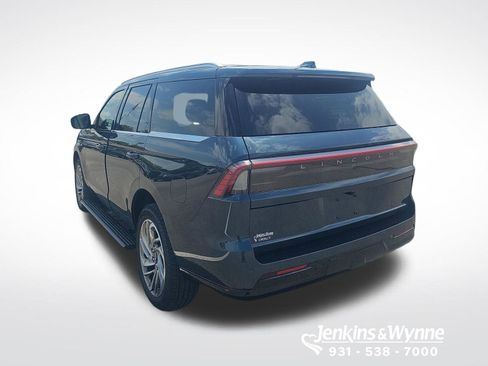 New 2026 Lincoln Navigator Reserve AWD/4WD image 2