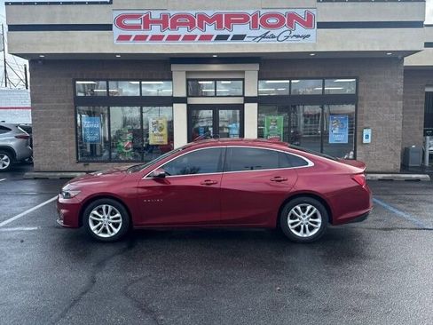 Used 2018 Chevrolet Malibu LT image 2