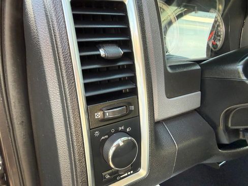 Used 2017 RAM 1500 Classic SLT AWD/4WD image 18