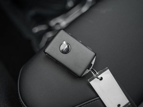 Certified 2025 Volvo XC90 T8 Core w/ Climate Package image 41