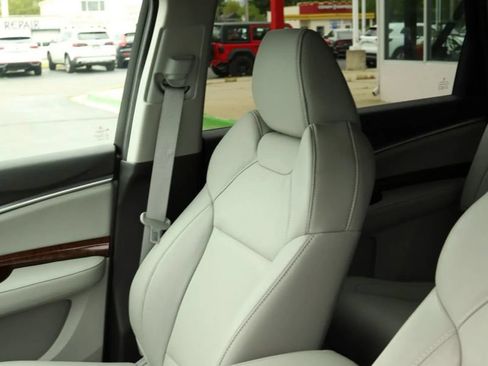Used 2020 Acura MDX FWD image 17