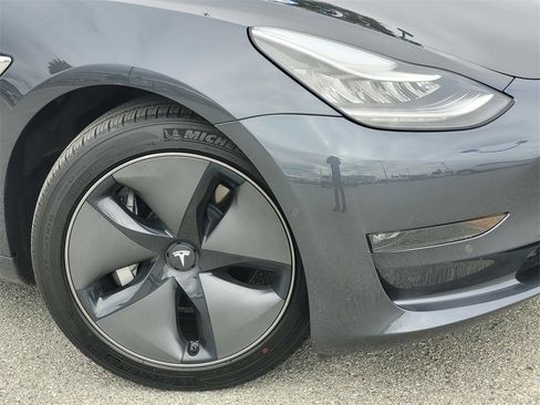 Used 2018 Tesla Model 3 Long Range image 9