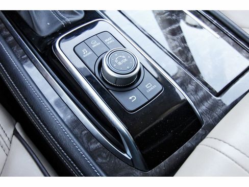 Used 2021 Nissan Armada Platinum image 31