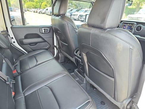 Used 2022 Jeep Wrangler Unlimited Sahara w/ Cold Weather Group AWD/4WD image 11