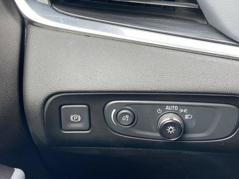 Used 2019 Buick Enclave Essence FWD image 14