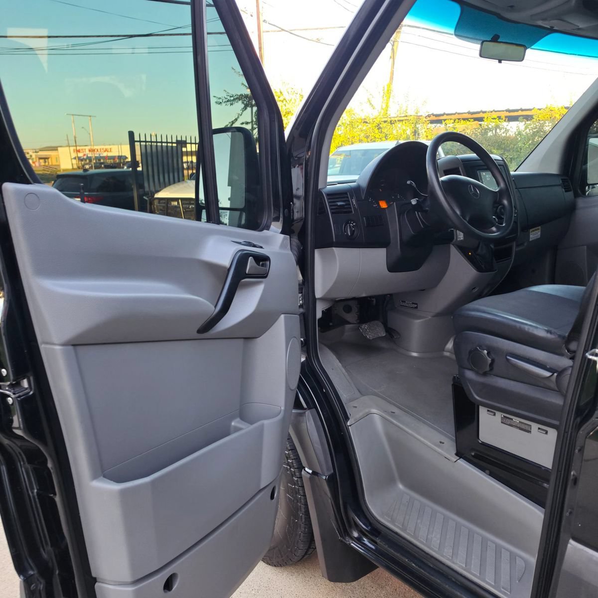 Used 2013 Mercedes-Benz Sprinter 2500 image 12